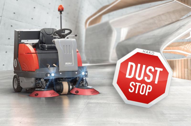 Hako Sweepmaster ausgestattet mit Dust Stop mit Logo